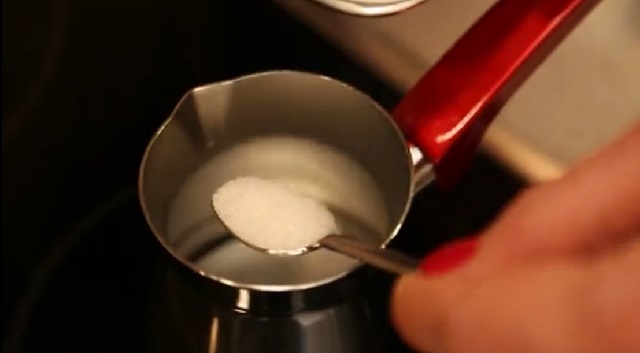 Orta Şekerli Türk Kahvesi Nasıl Yapılır Adım 3 Orta Şekerli Türk Kahvesi Nasıl Yapılır Adım 3
